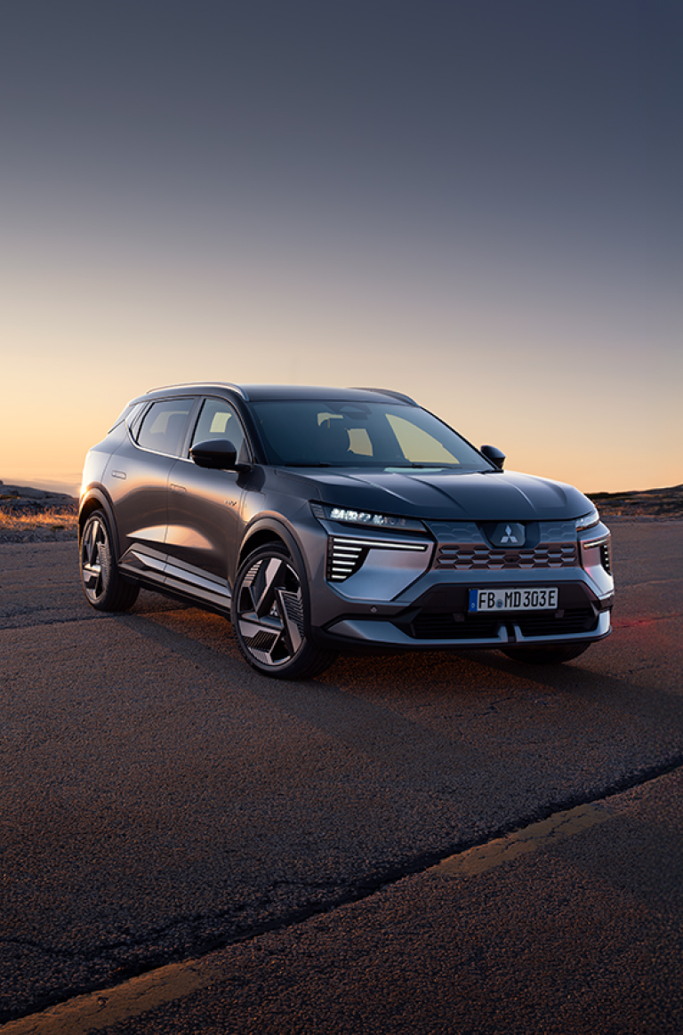Der neue Eclipse Cross ¾-Frontansicht des neuen Eclipse Cross vor tiefstehender Sonne