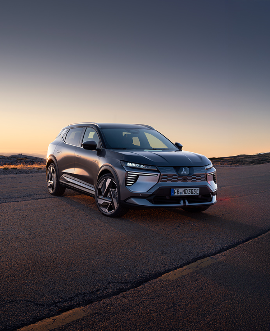 Der neue Eclipse Cross ¾-Frontansicht des neuen Eclipse Cross vor tiefstehender Sonne
