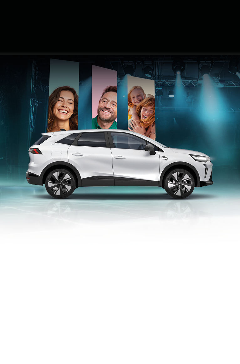 Immer besonders: die Grandis Sondermodelle Weißer Mitsubishi Grandis Intro Edition auf einer Bühne mit Bühnenbeleuchtung, im Hintergrund lächelnde Familienmitglieder